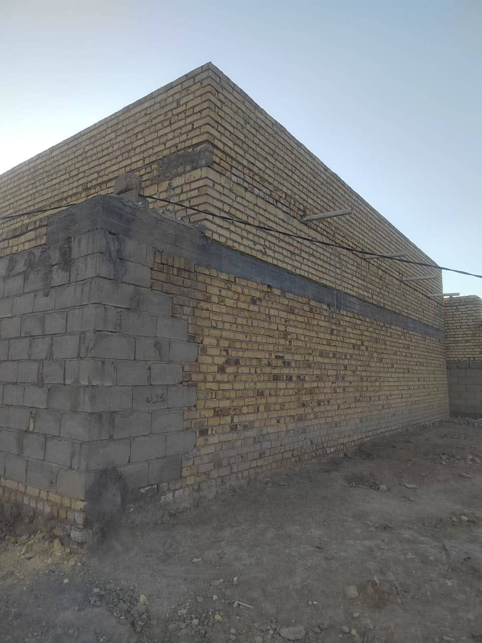 السلام عليكم بيت للبيع عد معالي يم جسر معلق بناء طابوك عكاده ربع 4غرف براني وصاله ومطبخ ستفسار خاص ***********
