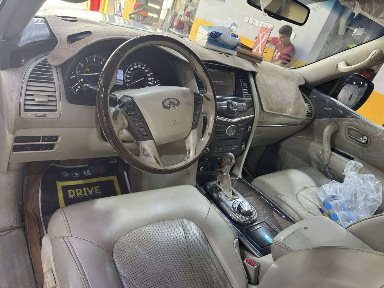 السلام عليكم انفنتيqx56 موديل2011خليجي مكفوله سياره ماعدا صبغ عام اثر تقشير صبغ رقم بغداد مكانها بغداد ترهم مراوس السعر 160وبيها مجال للتواصل واتساب ***********
