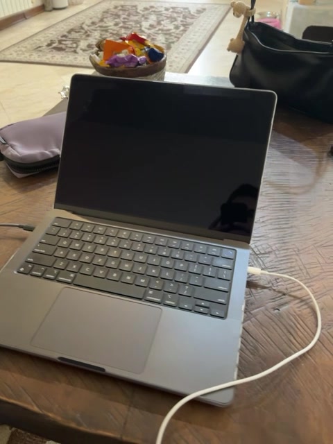 macbook 2024 M4 512GB

