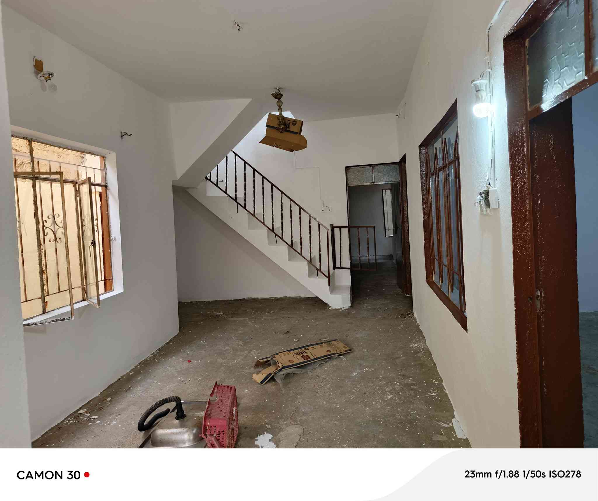 السلام عليكم جميعا
دار معروض للبيع مساحة ١٨٠متر واجه قبلة، أربعة غرف وإنارة وضوء الشمس من كل اتجاهاتها، كراج سيارة مشتملات خارجي مصبوغ جاهز، زراعي وصل بلدية، مصفى حساب الكهرباء، قطاع السادس أول فرع مقابل جامع الحاج إدريس أقرب فرع عالشارع  العام والأسواق وقطعة الكيات وبسعر مناسب ٧٢مليون وقابل للتفاوض للتواصل ***********
