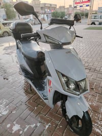 دراجةسكنس شحن ٦ بطاريات ٣٢ أمبير ٣  سرع بطاريات  جدد السعر ٥٠٠ الف اله...