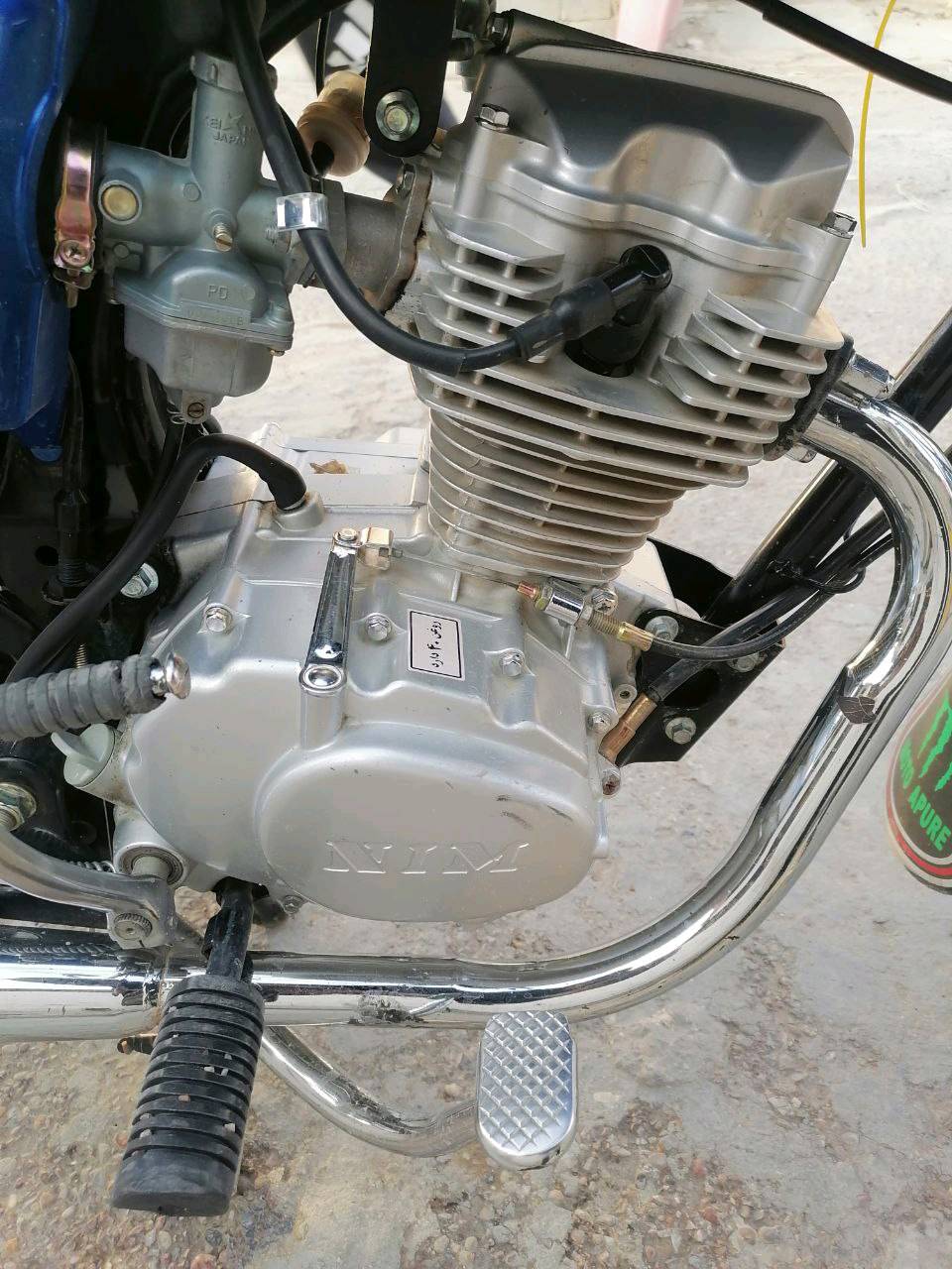 نامة إيراني موديل ٢٥ نزلته بشهر ١١ رمبة دراجة سكنر مكفولة كفالة عامة  من كلشي بس اني اكلك نمرة ٢ مرات تعلك ما ترجع واحد بس مو دائماً تايرات محولهن جوبلس تاير خلفي جديد  مكاني بغداد شهداء العبيدي هذا رقمي *********** الصندوك والخوذة مو ياهة بدون