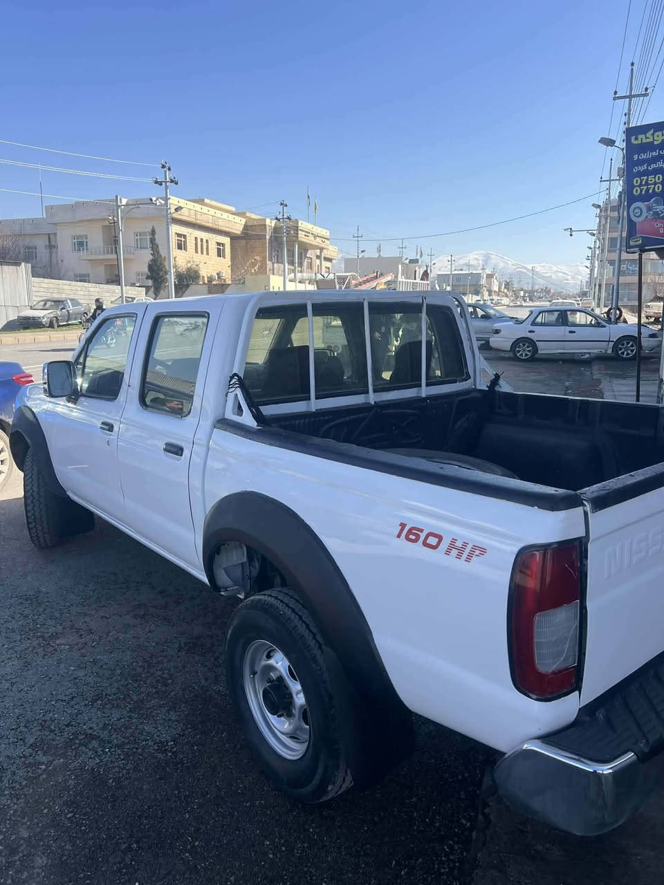 نیسان ٢٠٠٣ دەبڵ اکسل
براوەیە دوبەیە سەیارەکە 
گێڕو مەکینە اکسل بەشەرت ١٠ فیتەر 
ساردو گەرمی ئیش دەکات 
تەقەو رەقەی نیە زۆر تندو تۆڵە

دەعمی نییە بەشەرت پێش و دوای کەپس عام بۆیاخ لەسەر ساغی

تەنها اکسلی پێش پێوە نیە کامل جایزە

لە هەڵەبجەی شەهیدم 

*********** 
***********
