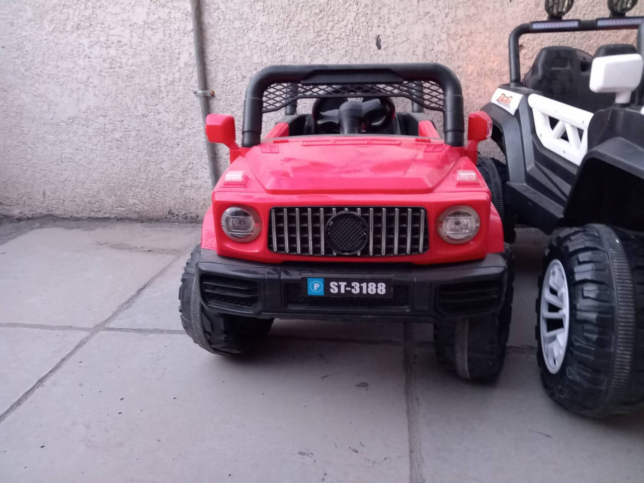 السلام عليكم عندي غراض للبيع سيارة اطفال عدد2 وغساله اطفال وبايسكل  للاستفسار اتصال على الارقم *********** مكاني الوزيريه شارع المغرب
