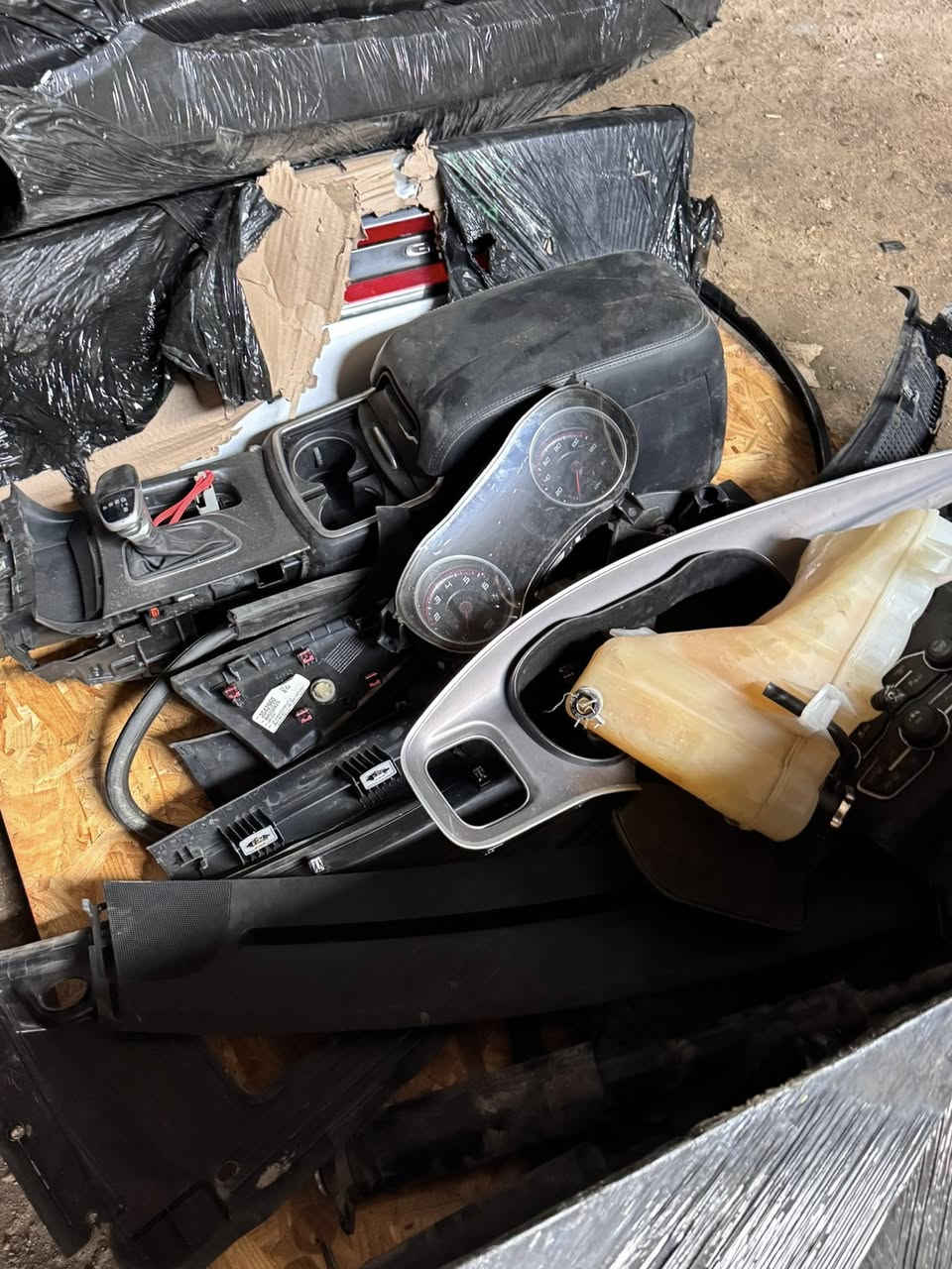 وصول دبات ماي جارجر اوباما جالنجر 
أصلية زيرو
قطعة أصلية 100% بحالة زيرو ونظافة عالية.

✔️ المميزات:
 • دبة أصلية وكالة
 • حالة زيرو بدون استعمال
 • جودة عالية وعمر طويل

📦 التوصيل متوفر لكل المحافظات.
💳 الحجز يكون بتحويل عربون على الماستر كارد.
🚚 التوصيل خاص للحفاظ على القطعة وسلامتها.

للاستفسار والحجز راسلنا خاص أو واتساب
***********
