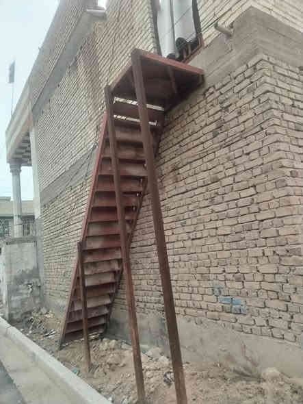 سلام عليكم يوجد درج لبيع مثل ماموجود بصوره مكان كربلاء سعر 500 وبيه مجال نضيف وبعده جديد رقم ***********
