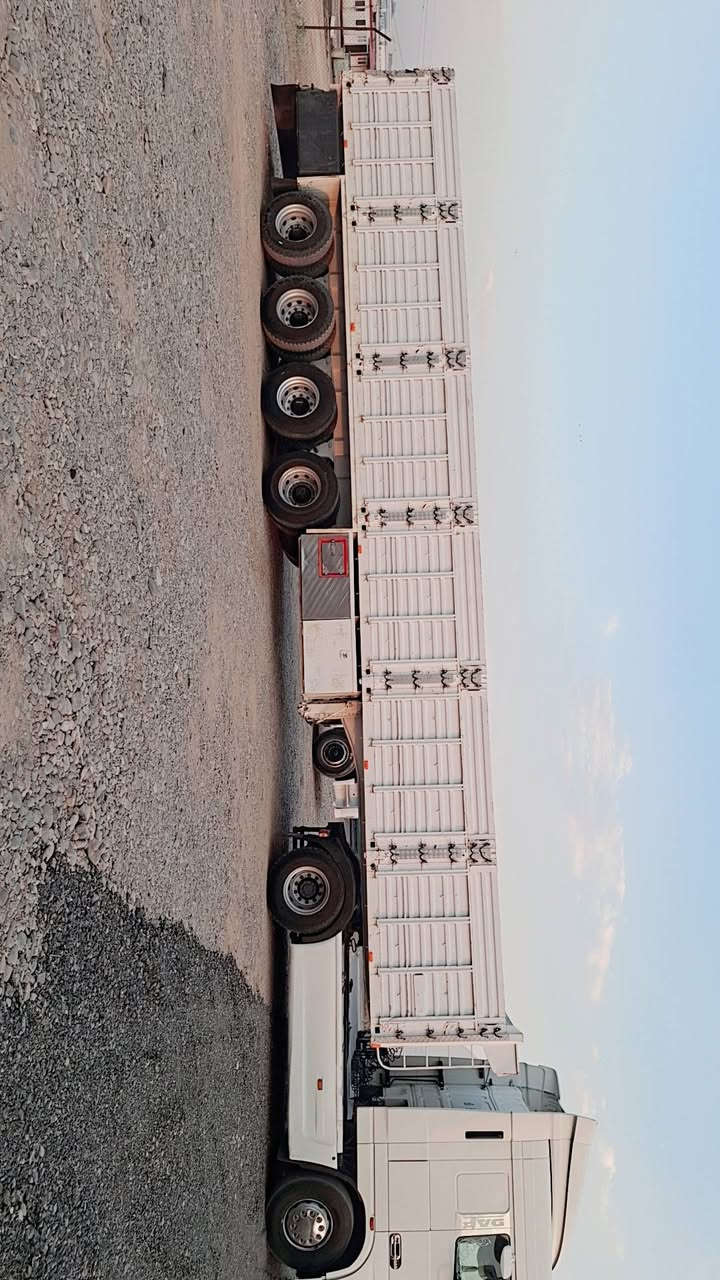 بسم الله الرحمن الرحيم 
النوع . عربانه تريله عيراق 4 محور دبل تاير 
موديل 2021. شركه تريله عراق 
شاصي دناكير مكفول جديد جاهز لل شغل 
رقم دهوك سنويه نيضام جديد 
طخم تاير 2 دنكيل رفاع .طول 13.60
ضلاجه مطبخ صناديق سله اسبيرات جاهز كامل جديد 
السعر  210 معا مجال 
عنوان معرض هوار طريق دهوك موصل جمبور عميريه 
***********
***********
