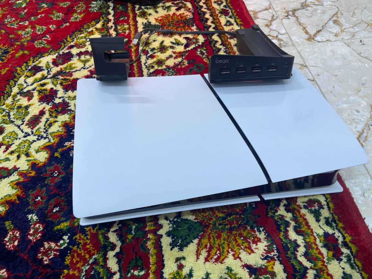 السلام عليكم بلي فايف 5 سلم  باكيته موجود ويا يده الاصليه جهاز جديد زلغ مابي جويستك الاصليه اقراص Gta باتل فيلد الجزئ 4 سماعه سعره بحد عنواني تنومه شارع الاطفائ *********** البصرة, العراق
