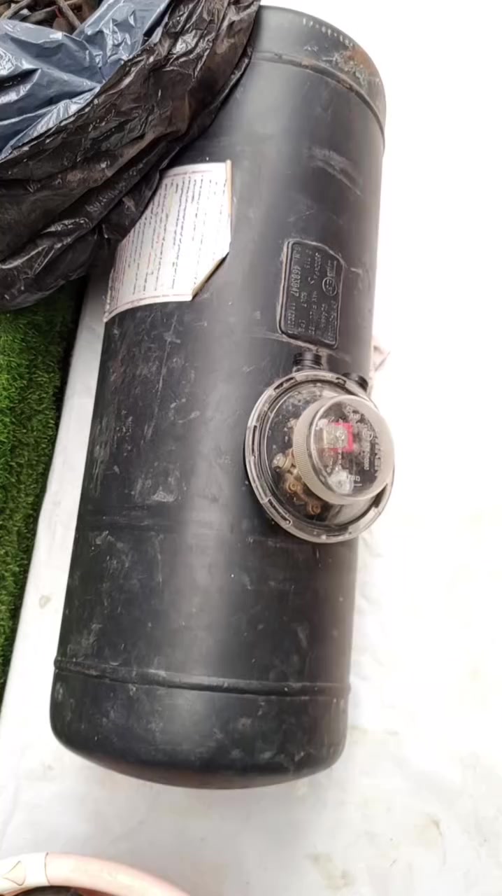 منظومة غاز تركي سعة ٦٠ لتر معروضة للبيع 
السعر ٣٠٠ وبيها مجال قليل 
العنوان / بغداد 
للاستفسار الاتصال : ( *********** )
