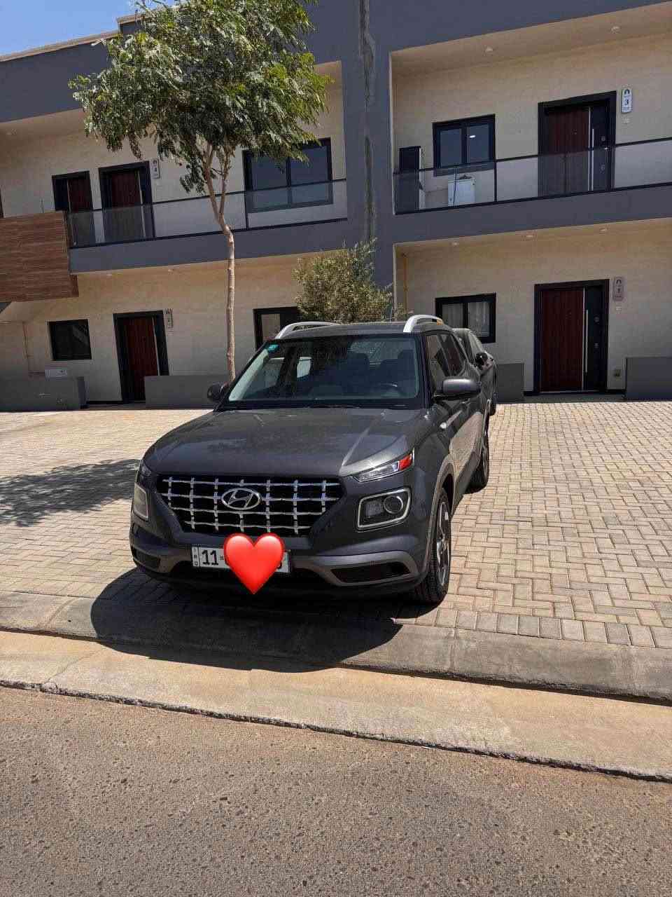 مرحبا اخوان 
هونداي ڤينو موديل ٢٠٢٣  لون رمادي رقم بغداد دولي باسمي هزه جديده وسنويه لل ٢٠٢٩ حادثها مثل ما موضح بالصور بدون دواخل بدون ايرباك مواصفات فتحة داخل بيجي رادار جانبي ورادار امامي حداديه كير مكينه تايرات تبريد كله نظيف السياره ناعمه كلش 
ملاحظه بيها بارد بالجاملغ الامامي وبارد قليل باب السايق مال امريكا مبين بالصور جوه المرايه شي قليل السعر ١٢٩ وبيها مجال للشراي العنوان بابل المسيب *********** المحاويل, بابل
