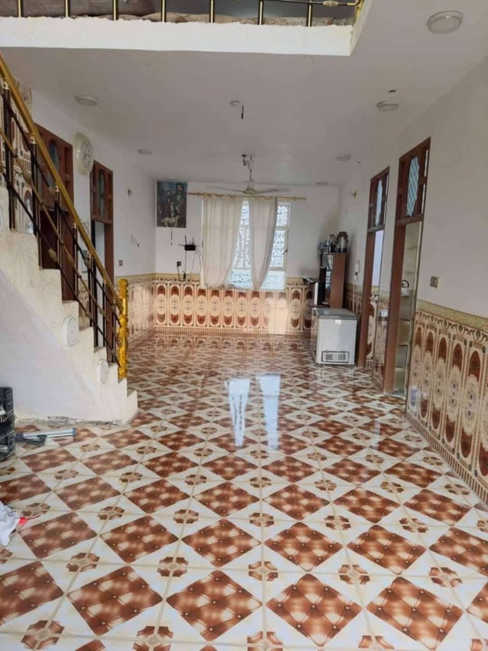 دونم 2500متر
مساحتة البيت 186

لمضيف 7*4

لمطبخ حار +بارد ٧*٥

صاله ١١*5

غرفه ٥*٤

غرفه سويت ٥*٤

مجمع صحيات داخليه 

لواجهيه ١١ لبيت 

لواجهيه 22 دونم 

ونزال ١٨

بناءحديث طابوق

سند 25. ✅

كربلاء -طوريج صوب الصغير منطقة الدسميه

تتوفر كافة الخدمات

رقم الهاتف-***********.    اسيا 

رقم الهاتف -***********    اثير 

 

اتصال وبيك خير وتدلل
