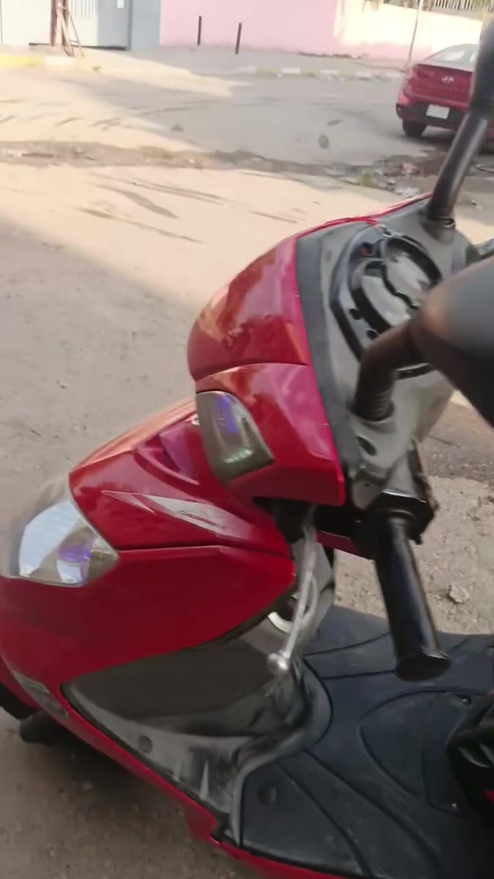 سلام عليكم دراجه سكنس فحل نوزل للبيع الدراجه خير من الله مكينه ناعمه السعر 950 وبيه مجال لشراي مكاني حي القاهره للتواصل هذه رقمي ***********
