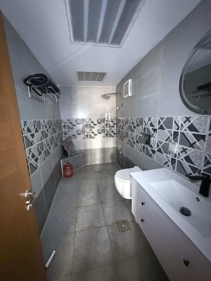 شقة ١٠٠ متر طابق اول بالمصعد للبيع  عماره ٢٦ C مرممه ومعدله بالكامل مع الاثاث او بدون  السعر خاص
***********
