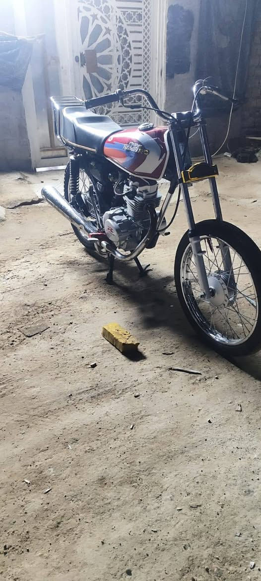 سلام عليكم شباب دراجه للبيع شاصي 18اوراق سكنر وتعمير 26محرك طياره كلش حلوه احله من صور بيه بس العلامه مال تانكي مضروبه سعر خاص خابرني وبيك خير ودلل مو شراي اخيك اطلع كبل لا تعبني وهذا رقمي بي واتساب واذا تريد تصل على خط ***********
