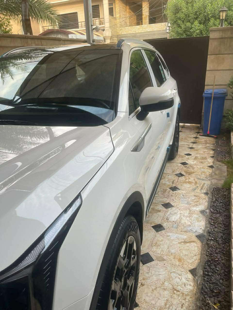 السلام عليكم 
سورنتو ٢٠٢٥ خليجي
٧ راكب
محرك ٤ سلندر 2.5
وكالة  داخل الضمان 
ماشيه 17 
رقم بغداد
مكفولة من كلشي  
—————————————————
بصفة ابواب و تشغيل 
داخل ابيض جلد 
شاشه متصل تدعم ابل كار بلي 
صندوك كهرباء 
بانوراما
انارة داخلية متغير 
لايت LED  
—————————————————
السعر290$ و بيها مجال
مكان السياره بغداد
رقمي 
***********
