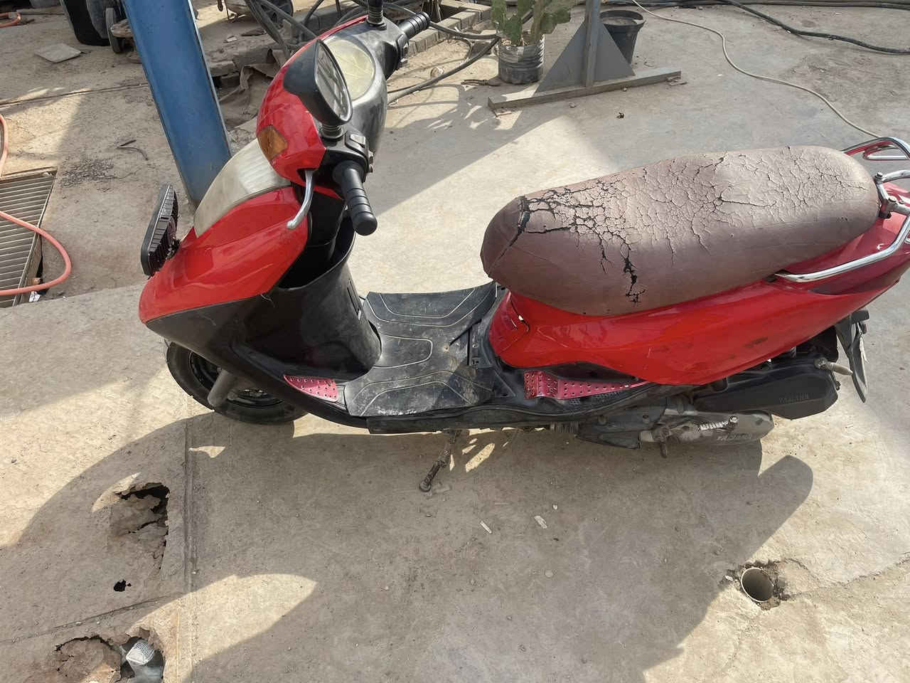 السلام عليكم بريز للبيع دراجه كامله وكلها بلاديه بس كفرات تجاري الدراجه مجفته صارلها اسبوعين يعني تجفيت جديد  مكاني بغداد حي النصر للتفاصيل *********** متواجد فيس واتساب
