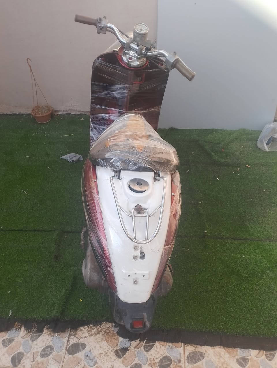 عبد الحليم كشر نظيف محرك مجفت جديد كامل  يحتاج فقط بطاريه
سعر 200 الف 
***********
