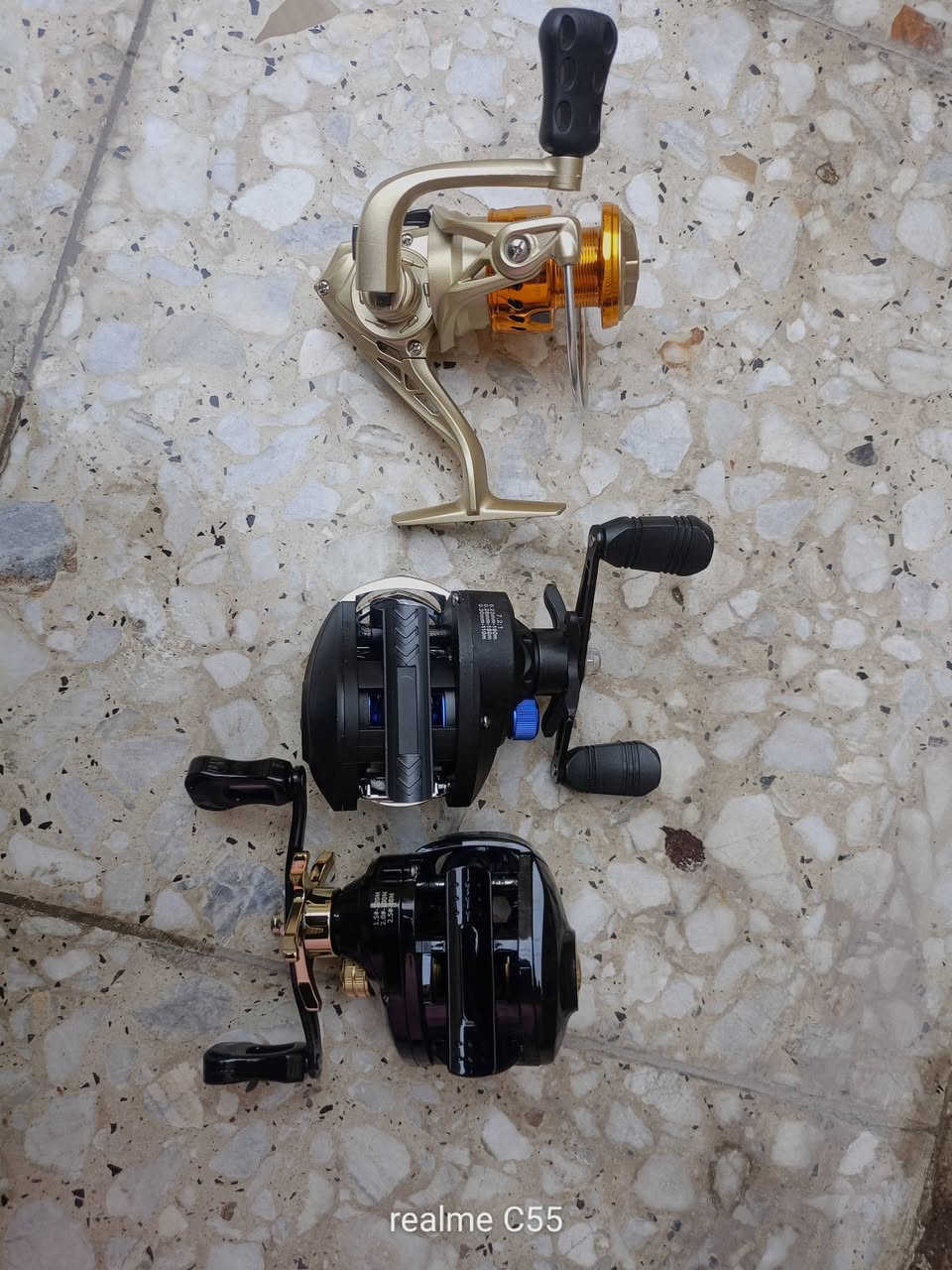 السلام عليكم مكاين مال صيد وسنارة كامله سعر المكينه 10 والسنارة 15 
***********
