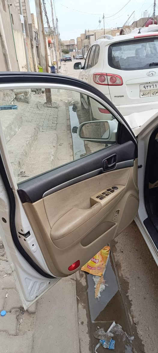 السلام عليكم 
سوناتا 2009
خليجي 
بيها چاملغ ايمن لكدام 
والبنيد مفتوح 
وصبغ نص الچاملغ الخلفي  
السياره نضيفه 
وهيه معروفه مواصفاتها 
فد الكير بي تأخير 
رقم سليمانيه انكليزي 
سعر 115 وبيها مجال 
***********
متوفر واتساب
