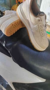 حذاء نايك الاصلي باركود موجود قياس 43 السعر 25000 07702894841  واتساب