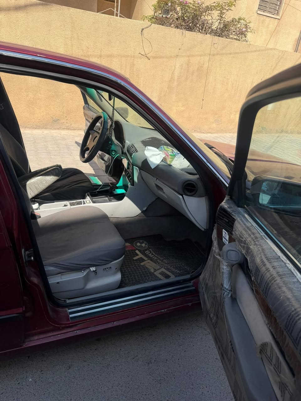 السلام عليكم بي ام دبليو موديل 91 رقم سليمانيه بسمي السنويه لحد 2030 هزه ما ساقطه كير محرك خير من الله حجم 525 السعر  60  وبيها مجال بسيط انشالله او مراوس حسب القناعه تفضل *********** وتساب ***********
