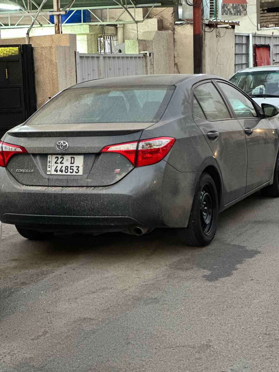 السلام عليكم 
كورلا ٢٠١٦ وارد كندي بيها جاملغ امامي صفحه السائق مبدل ومصبوغ نفس اللون وبدون ايرباك 
السايره مواصفات S تجي بيها فتحه وشاشه ولايت زنون السياره مال بيت ممشتغله تكسي ماشيه ١٢٥ موجوده في حي العامل 
رقم صاحب السياره 
*********** باقر بغداد, العراق
