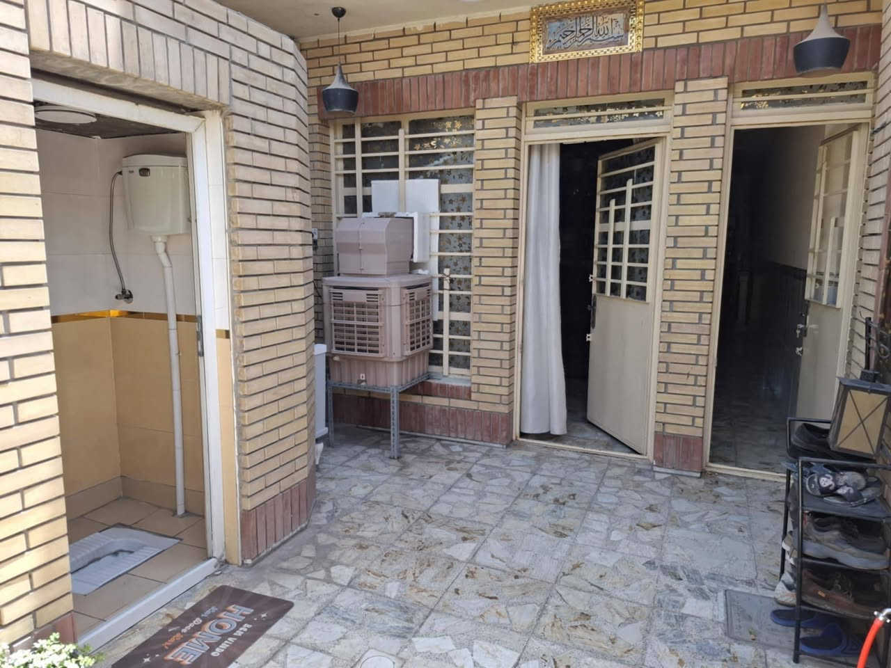 ٨٠ متر ثلاث طوابق بناء مرتب بالشهداء الاولى خلف مطعم العائلة للبيع السعر خاص او اتصال ***********
