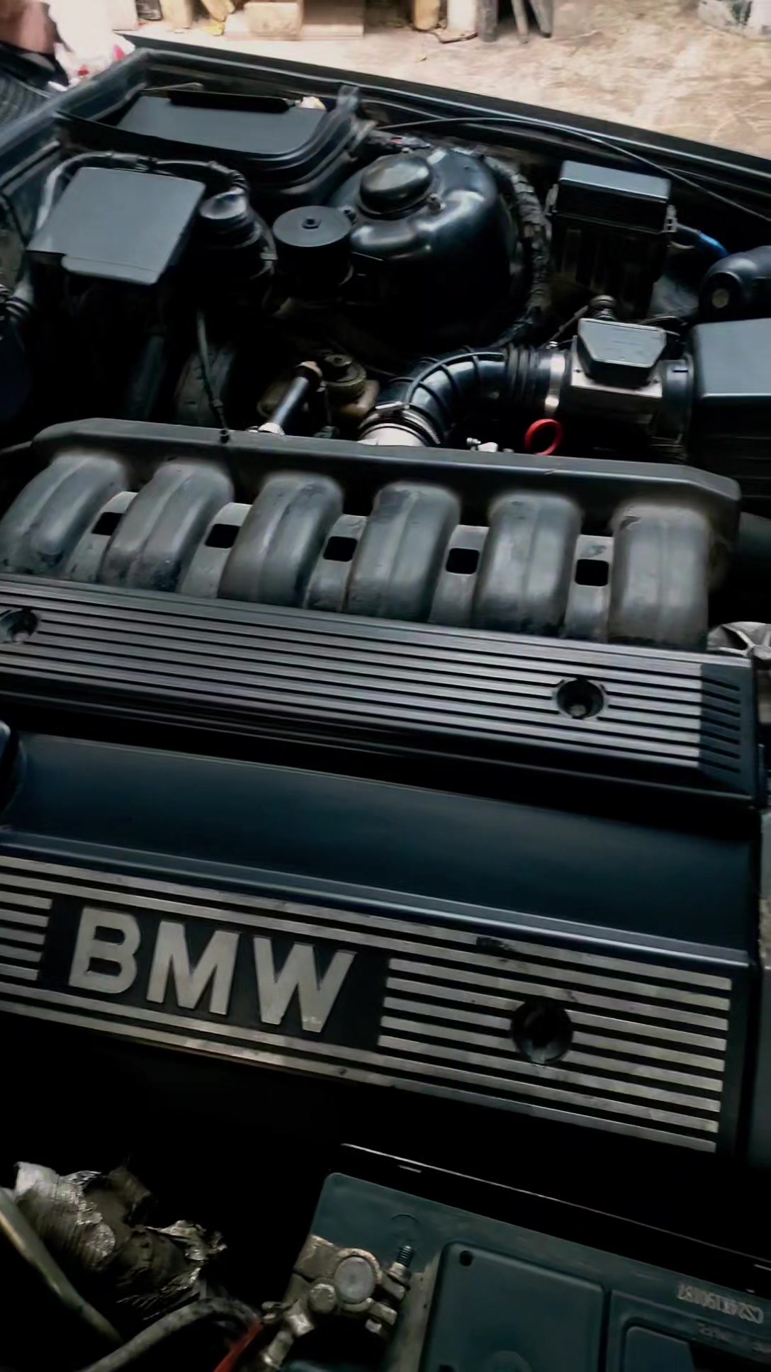 السلام عليكم
BMW 525 i / 1991
- السيارة مصبوغة عام بدون حادث
- كير اوتو
- ريمونت تقفيل وتصعيد جام
-  ويل خلية
- غرفة جلد اسـود
- للتواصل واتس / ***********
- السعر / 52 ورقة وبيها مجال حق الجية
حبيبي السيارة بأي محافظة/منطقة موجودة هسه؟ وإذا تريد شنو وقت المعاينة المناسب؟: 
بغداد البياع 
الاستمارة والملكية شنو وضعهن؟ نقل مباشر لو بيها مراجعة، ومتى آخر فحص/سنوية؟: 
2029 نقل مباشر 
الكهربائيات كلها شغالة لو اكو شي يحتاج شغل مثل المكيف، الزجاج، السنتر، والعدادات؟: 
المكيف غير شغال 
إذا السعر قابل للتفاوض، تريد تبديل أو بس بيع نقد؟: 
اذا متوفر مراوس ماكو مشكله سيارة BUD او كيا فورتي 