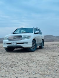 لاندكروز 2011 ستينيه  محرك 6 مكفوله كفاله عامه كير ومحرك بشرط ما مفتوح...