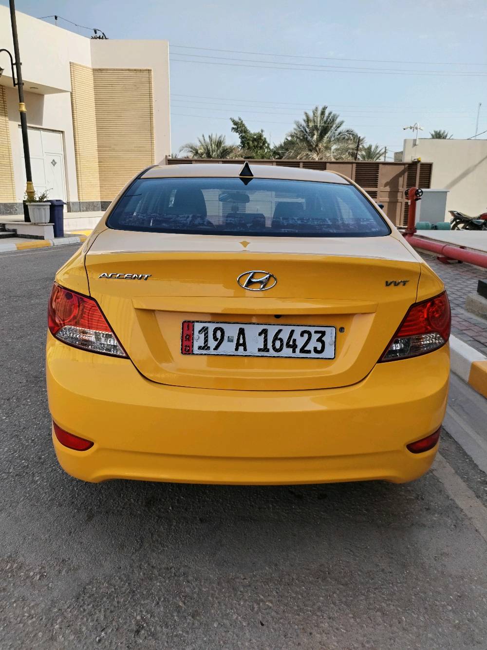 اكسنت موديل 2012خليجي
 مضلع لون بلادي اصفر اصل مكينه 1600 دوش رقم كربلاء بيه قطعتين تبديل باب لسايق ولوره بدون دواخل مكينه وكير كفاله تبريد تدفئه حداديه امامي خلفي جديد شاشه كامره تحكمات جهتين
لعنوان كربلاء حي العامل 