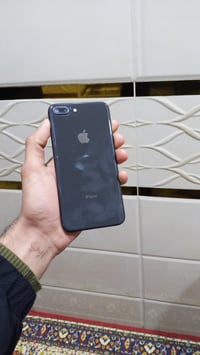 ايفون 8 بلاس ذاكره 64 بطاريه 92 جهاز كله شغال   فقط بس ل كامره بيها خو...