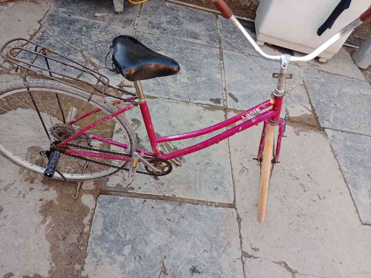 بايسكلات للبيع الاخضر 30 والرياضي 45 والبناتي 40قفل مكاني زويرجات قرب السفحه ***********
