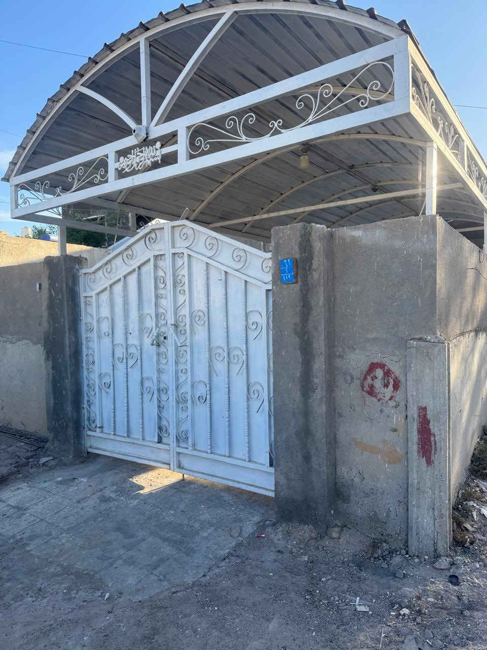 للايجــــــــــــار ✅
.
بيت للايجار في المعقل دور الهندية الجديده ركن طابق واحد موقع ممتاز  
.
مواصفات البيت / 
.

ثلاث غرف منام ، صاله ، استقبال ، كراج كبير ، حديقه 
مطبخ ، صحيات داخليه و خارجيه 
.
سعر الايجار 850 

#مجــــــاز_قانــــــــونيــاً
—————————————
#ملاحظه لعملائنا الكرام يتوفر لدينا عروض عقاريه بيوت للبيع والايجار في كافة مناطق محافظة البصره كذلك يتوفر لدينا بنايات تجاريه للبيع في مناطق ممتازه بوارد شهري ممتاز 
‏‌‎ للمعلومات اكثر التواصل على الرقم الموضح او زيارة
الموقع 
البصره_ شارع عام حي الزهراء _ قرب مستشفى النفط
***********
***********
