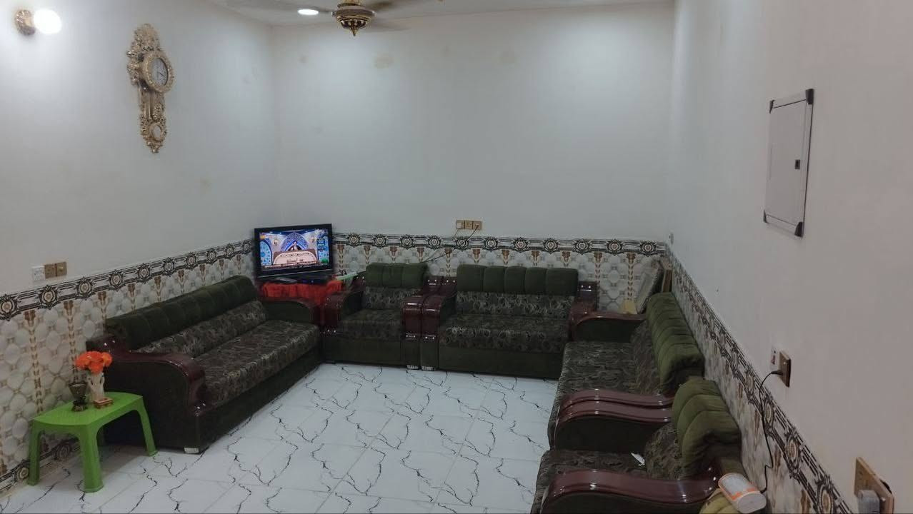 الدار للبيع بناء حديث 🏘
المساحة 220📐
نوع العقار سند 25طابو زراعي بسمي📑
يحتوي الدار عل غرف نوم عدد (3)
صحيات خارجية وداخليه 
صاله وكندور 🏘
منور داير البيت 🌞
مطبخ🍝
كراج سيارة 🚗
كافة الخدمات متوفر ماء وكهرباء 🔖
مدرسه ومستوصف صحي و خط نفل 🚗
العنوان الحله الورديه قرية الامام سيد موسى 
فرع المطحنه 
للستفسار الإتصال عل الرقم وتساب 📲

***********📞

