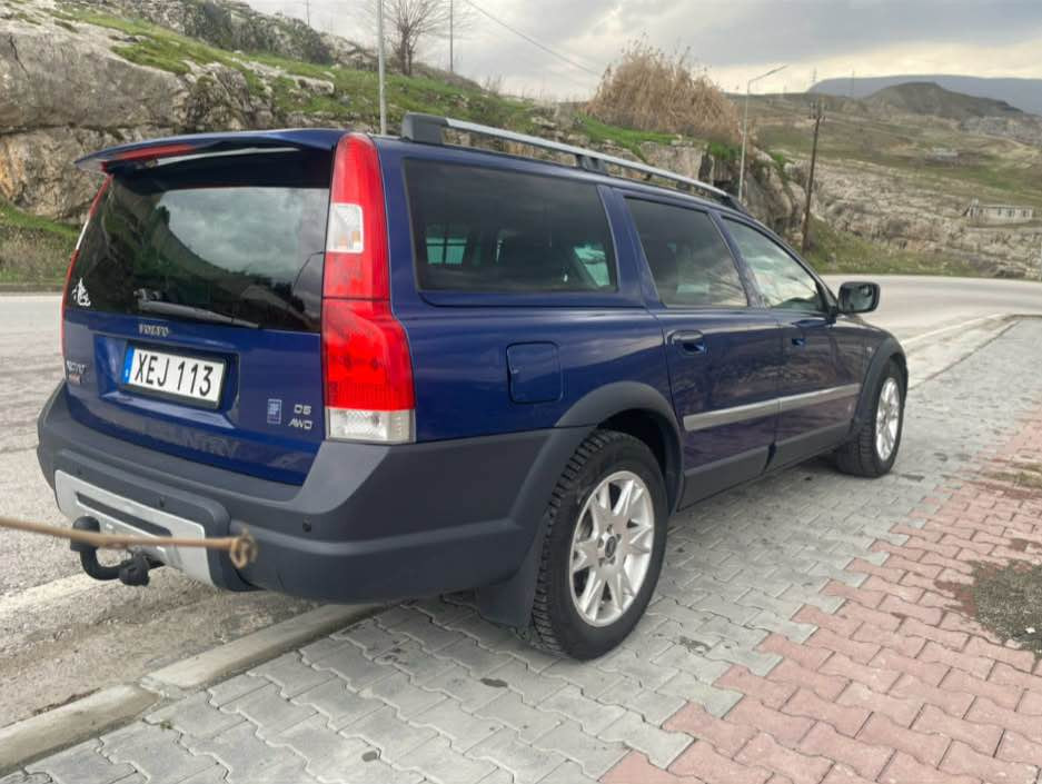 بەناوی خوای گەورە (Volvo XC70) مۆدیل (٢٠٠٦) قەپات مواسەفات . کوشین جلد. کوشین سارد و گەرم. کوشین متحرک.  سلاید. لایت زینۆن. زۆر مواسەفاتی تریش . چوار تایەی لۆکی لەژیرە مەنەفیست ئەسلی ئیبراهیم خەلیل. ٣ سویجی بیلادی لەگەڵە ٢ رەقەمی کەپسیشی لەگەلە سیارەکە بی بۆیاخە بی سارد بی شوخت لۆک لۆک مەکینەی ٥ پستنی تۆربۆی گازە بەشەرت گیر و مەکینە و کارەبایاتی هەموو گیانی بەشەرت. نرخ (٦٨) محامەلە. ژم (***********) سوران, أربيل

