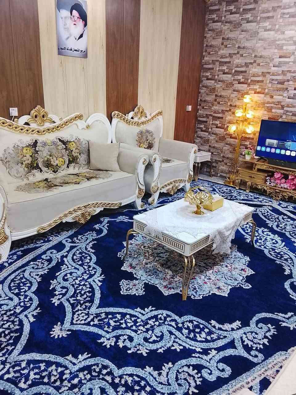 السلام عليكم بيت للبيع بالقرب من بيت محمد مانع يتكون البيت من طابقين الطابق الاول استقبال وصالة وغرفة و مطبخ و حمام داخلي و تواليت خارجي الطابق الثاني غرفة و صالة و تواليت وحمام مساحة البيت ١٢٥ م مربع طابو صرف  و للاستفسار عن السعر الاتصال بالرقم 
***********
