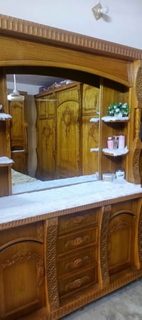 غرفة اخشاب • درجة اولى • ٦ أبواب