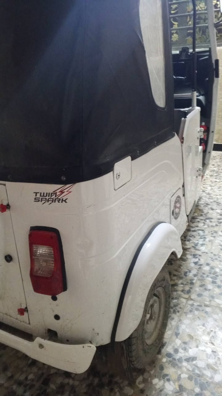 تكتك للبيع رقم واسط مكاني مدينة الصدر السعر ٨٧٠٠ رقمي ***********
