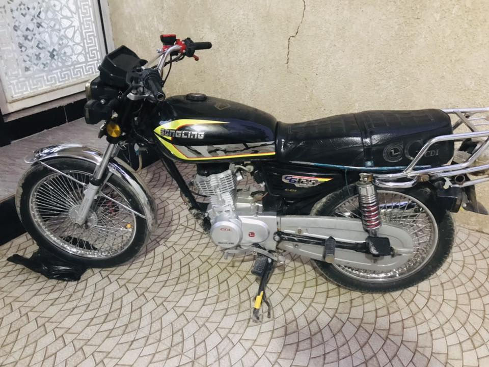 سلام عليكم تايكر ٢٤
اوراق كامله نقصها فقط بكً لايت خلفي لباقي كله شغال 
شاشه شغاله مناقصها شي معدل وشلعه 
لمكان تقاطع لقدس 
سعرها ٥٥٠وبيها مجال قليل 
هـ ***********
