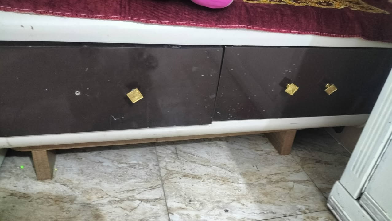 سرير أطفال سعر 40
كرسي اطفال سعر25 

ميز شاشة سعر 20

للتواصل ***********

الزبير

