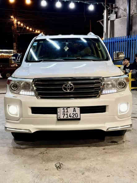 السلام عليكم 
بيع فقط بدون مراوس
لاندكروز ستينية موديل( 2011 ) محرك : 6V 
رقم بغداد بااسمي هزه وسنويه جديده
سيارة جديدة كلش معنى الكلمة كل نقص مابيها
 محرك وكير الشركه بلادي
بيها قطعه جاملغ صبغ وباب اكلير توحيد لون 
كل شي مذكور بالمنشور فيديو + سونار موجود بالصور
السعر : 295$ بيها مجال للطيبين

 
مكانها بغداد البلديات 
***********
