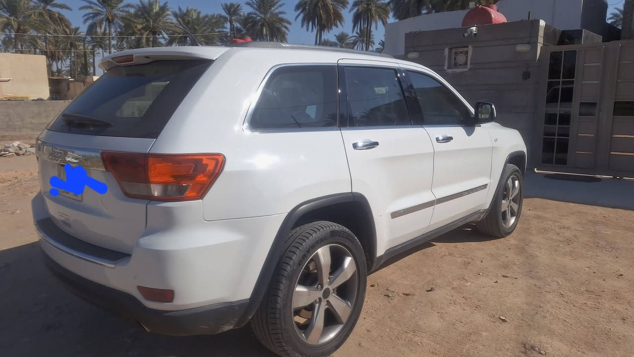 جيب شيروكي. ٢٠١٣ خليجي. رقم بغداد.  فول للاخير. مكفوله بيه صبغ شبر يم البك لايت. سياره جاهزه وجديده. سعره ١٩٠. للاتصال 
***********
