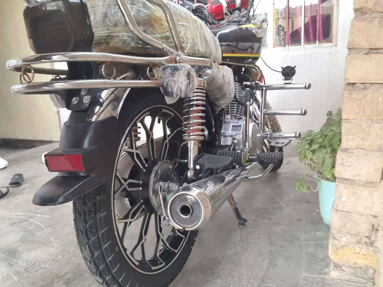 سلام عليكم دراجة سونك شرط نضافة١٠٠موديل ٢٤محرك٢٠٠استعمال قليل حلوة تايرات شركة بلاجكتورأت وهورنات ام بي ثري ونشرات السعر٧٠٠مكان المقدادية ***********
