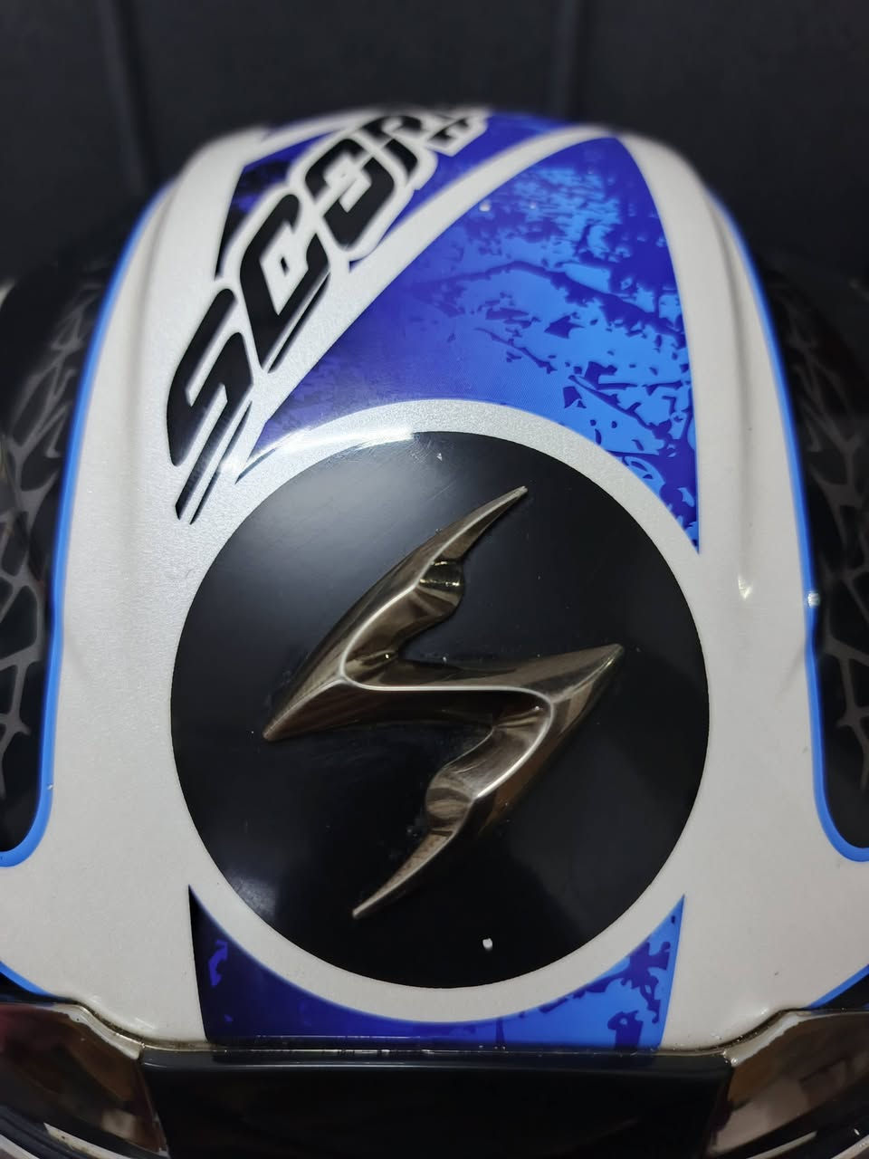 SCORPION
DOM

Design

وياها ييجي مانع ضباب داخلي 

قفل جامه 

حلقات ربط Titanium

بيها منفاخ ضغط 

حجم s 56cm

مكاني بغداد ***********
