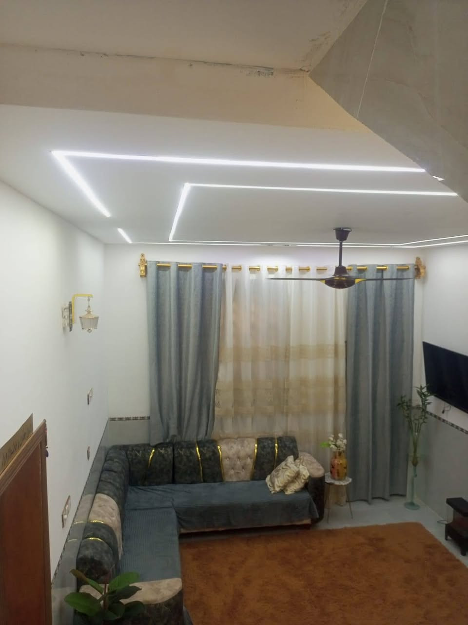 السلام عليكم ورحمه الله وبركاته 
#بيت للبيع في الجربوعيه الاولى 
قرب المدارس الصينيه الجديده 
مساحه ٢٠٠متر بناء درجه اولى متعوب عليه البيت احلا من الصور 
مساحه ٢٠٠متر 
مطلوب اسكان 50 
تسديد بشهر 300
يباع مع الكاونتر تفصال 
الاستفسار أكثر اتصل على الرقم التالي واتساب 
***********
***********
من لديه الرغبه بعرض عقار نوفر لكم المشتري بقرب وقت ممكن
