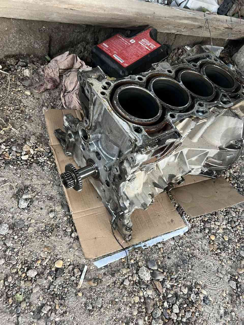 سلام عليكم سلندر للبيع مكصوص 10وبدلته لكرنك مابي شي مال نيسان عاليه سعر 250وبيً مجال بصيط ***********     ***********
