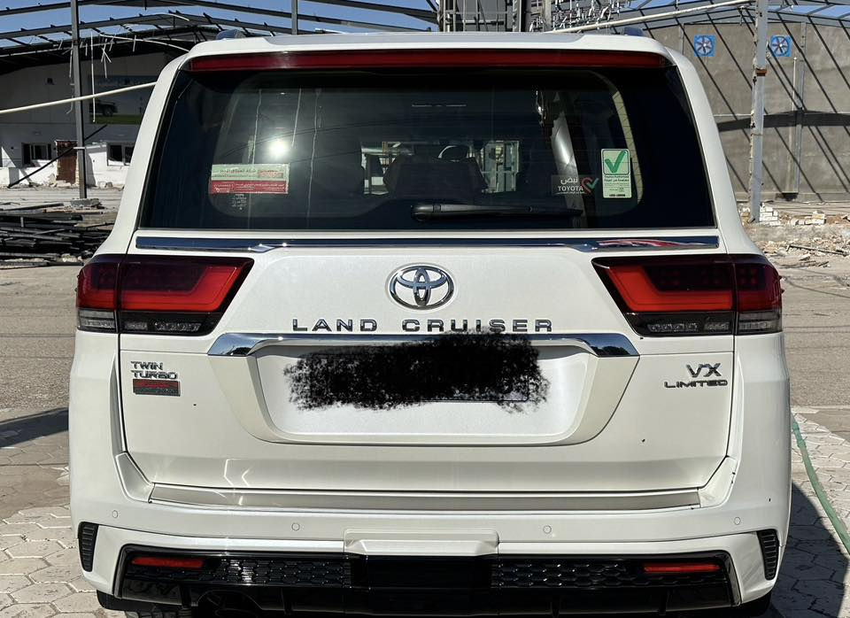 لاندكروز vx limited  توين تيربو
رقم بغداد
ماشية 33,500 km
موديل 2024
السيارة مكفولة من الضربة 
السيارة ساس بيها ضمان 
بيها بعض الخدوش البسيطة  بالدعامية والدوسات 
السعر اتصل وتدلل 
***********
