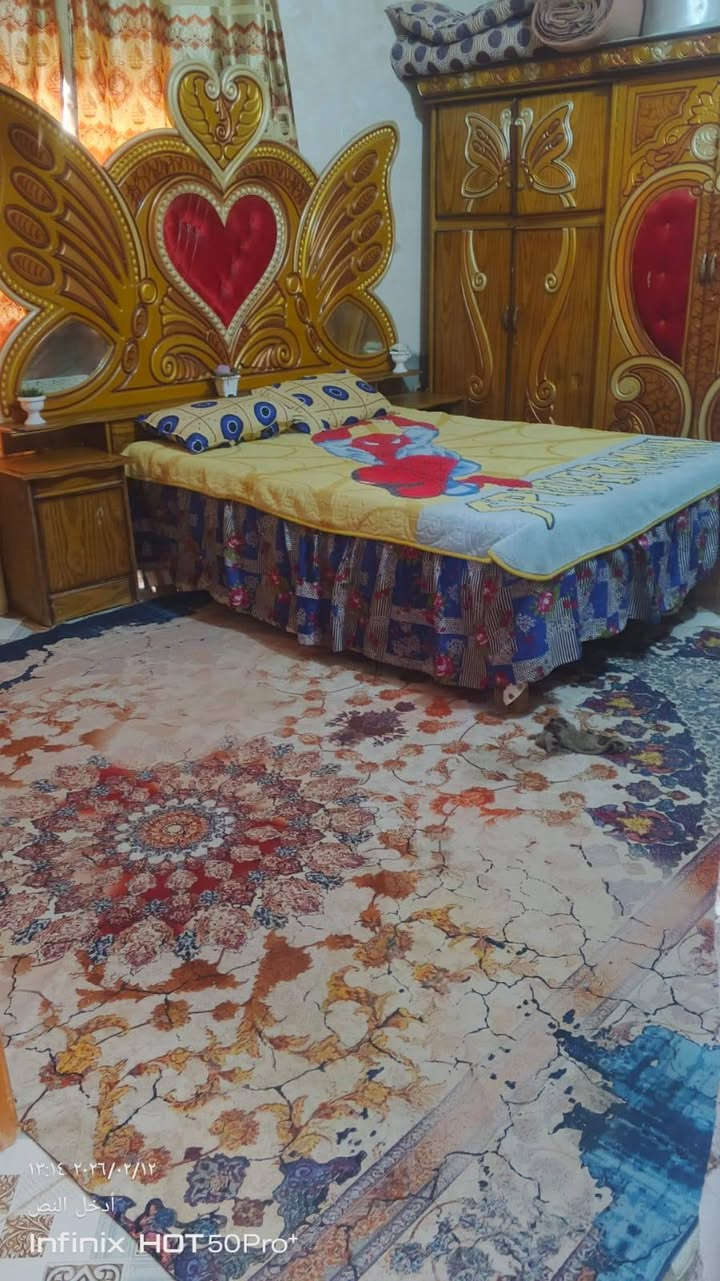 بيت لبيع مساحه البيت 400متر البيت متكون 

غرفتين طول5 وعرض 3 صاله 9 امتار مطبخ طول 5 وعرض 2500 البيت يرادله بس بورك  برانيه ما كامله بس اساس  الببت بل محصيره سند 25 سعر البيت 60 وبيه مجال الاستفسار ***********
