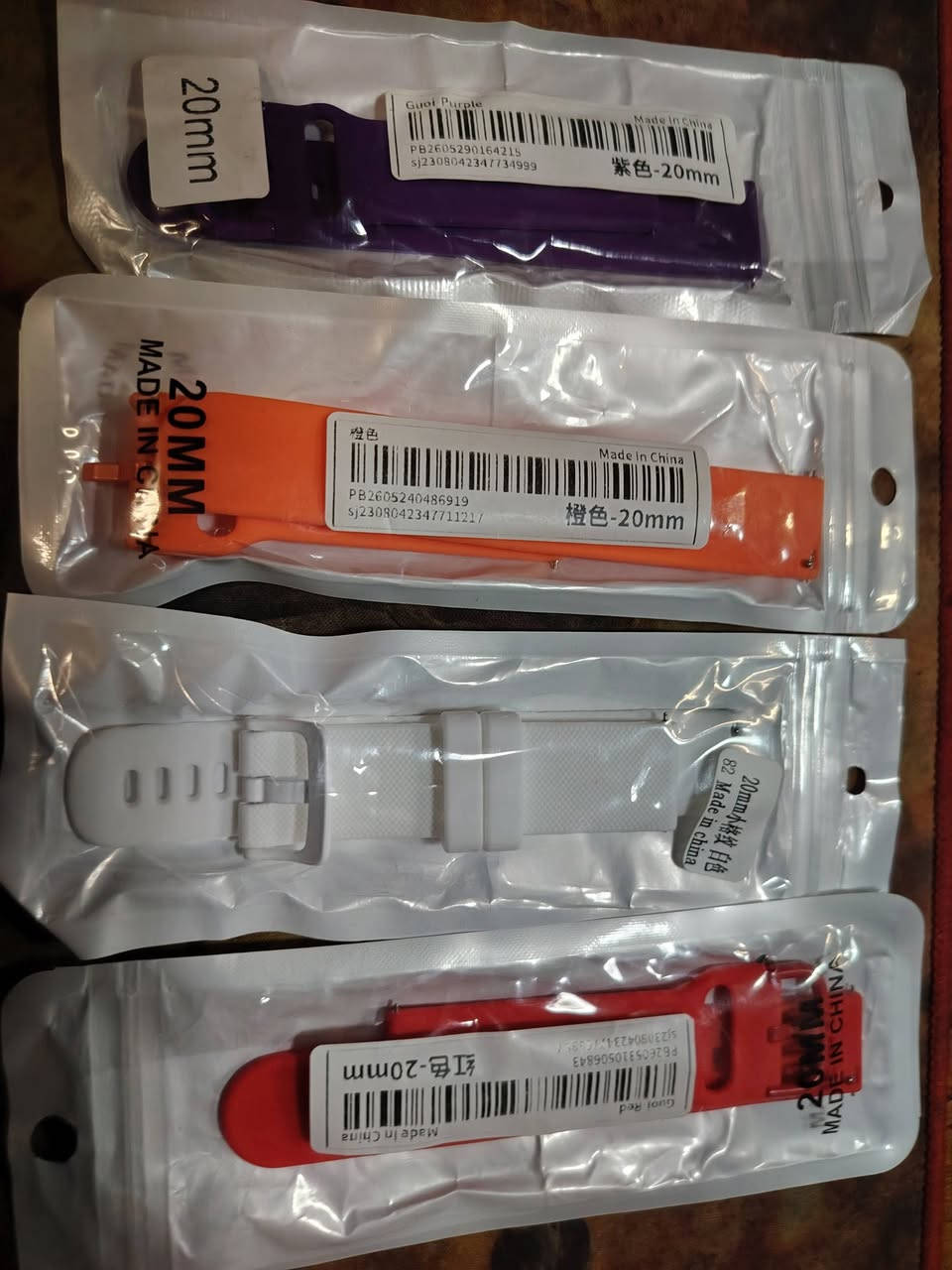 سلام عليكم شباب 4 سيورة للبيع حجم 20mm x جديدات أمانة الله حته ما مفتوحات من الجيس بس شتريتهن من موقع بس طلع حجم ساعتي 22mm 
احمر 
ابيض 
برتقالي 
بنفسجي 
الي تفيده السيورة يدخلي خاص 
مكاني الشعب 
*********** /اتصال واتساب
*********** /اتصال فقط
السعر (15الف)
