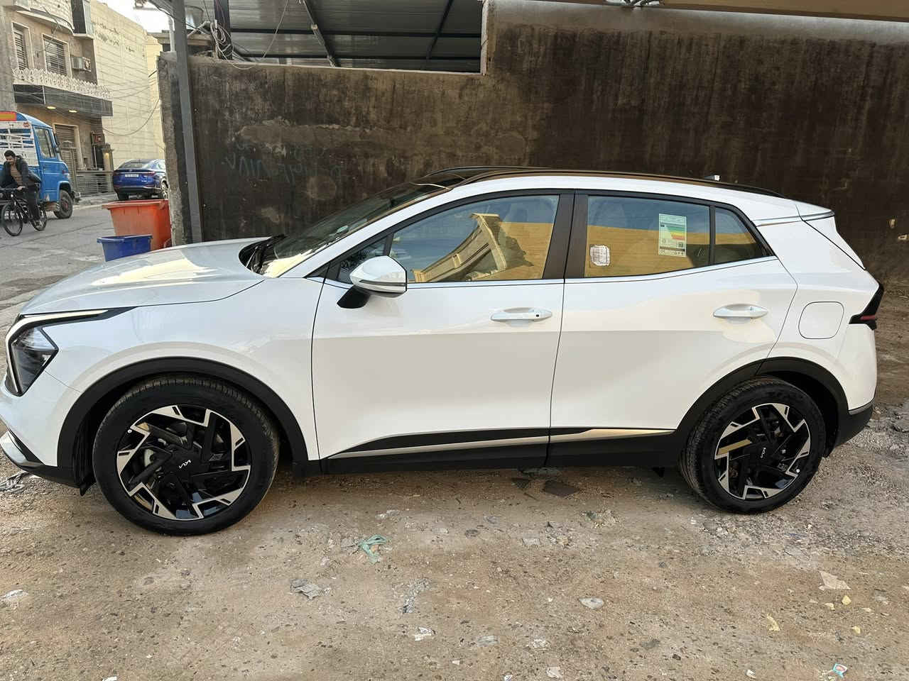 السلام عليكم 
للبيع :كيه سبورتج  خليجي 
الموديل : 2023
ماشيه : 19 الف 
السياره :مكفوله كفالة عامة  
مري كهرباء 
انضمه قياده 4 (نورمل +سبورت +ايكو +سمارت)
(تشغيل عن بعد سقف بانوراما + بصمة تشغيل + ابواب + صندوق)
كرسي السايق كهرباء
حساسات امامي خلفي 
 شاشه +عداد دجتل 
كامره دواره 
بصمت ابواب 
ترحيب عند لاقتراب 
مثبت سرعه 
سايد بريك كهرباء 
ويل 19
تبريد قطعتين 
داخل بيجي 
محرك 2000 دوش 
شاحن واير لس 
الصابيح الماميه LED
المصابيح الخلفيه LED
شفتات ستيرن رياضي 
مانع انزلاق 
شاشه ابل كار بليل +جي بي اس 
انذار عند الاقتراب
اشاير بل مري 
السياره كلش نضيفه وحلوه 
سعر السيارة 33 مليون 
للاتصال ***********
